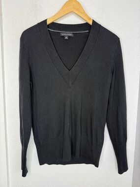 Banana Republic Silk Cashmere V Neck Sweater Black M Minimalist Luxe Lightweight